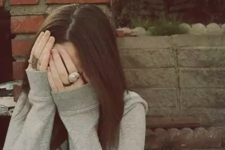 1、屬狗女屬雞男真的不能婚配嗎:屬狗女和屬雞男相配嗎，會不會不被看好