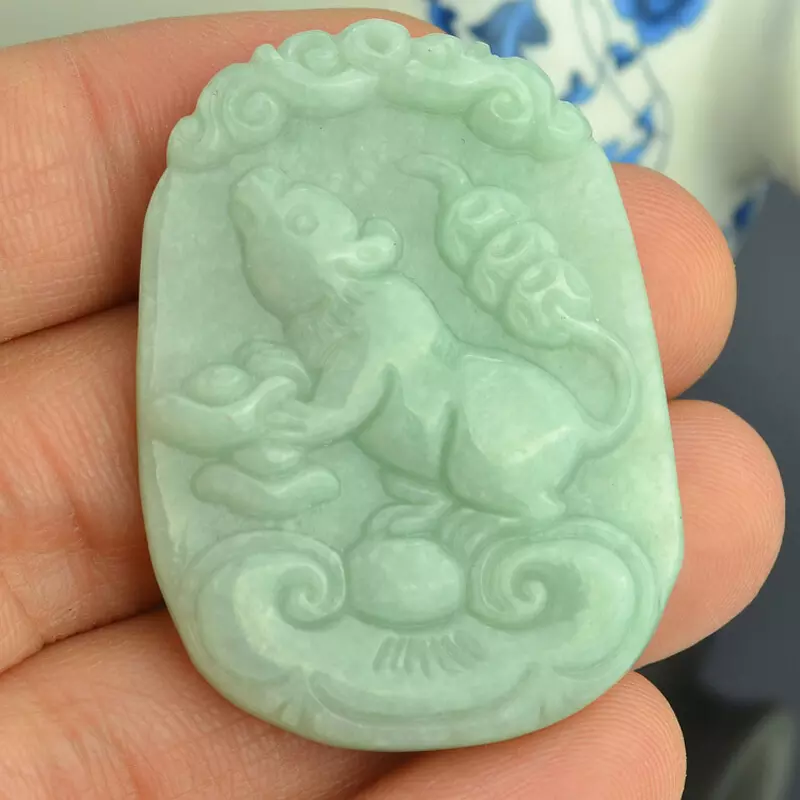 屬相佩戴什麼吊墜好鼠：屬兔的人，佩戴用哪位最好？要什麼材質的？？？