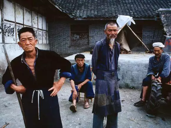 2、73年的牛和80年的猴婚配:男73年屬牛的和男80年屬猴的合財嗎