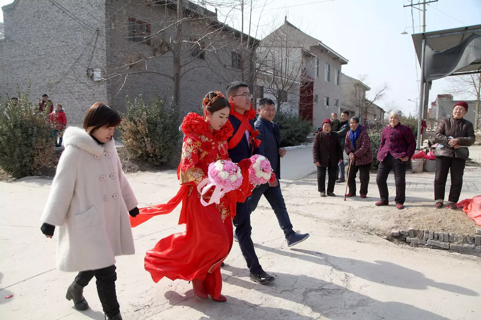 6、運城聞喜農村結婚配的音樂:農村結婚，背景音樂是幸福的兩個人，很火的一段