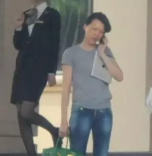 2、老公出軌了，然後和小三同居三年了，也沒有和我離婚，老公是愛我還是愛小三
