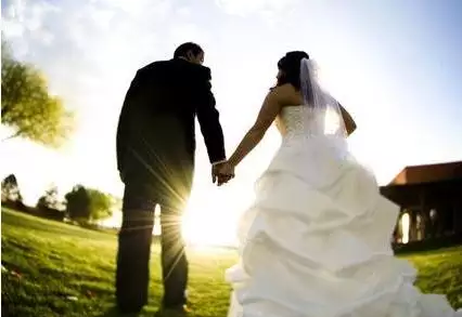 8、命理中的晚婚是什麼年齡:算命中的晚婚是通指多少歲以後