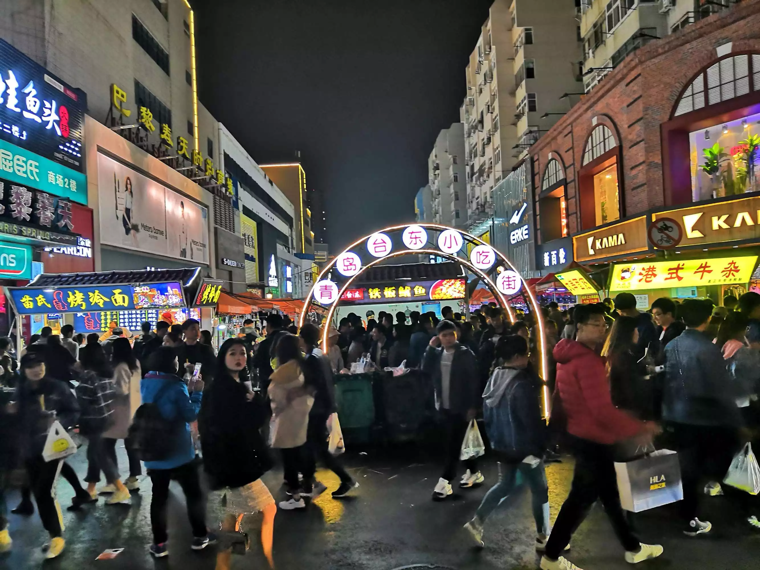 威海十二屬相街家家美食廣場：威海辦健康證的地方坐幾路車到,什麼站點下車