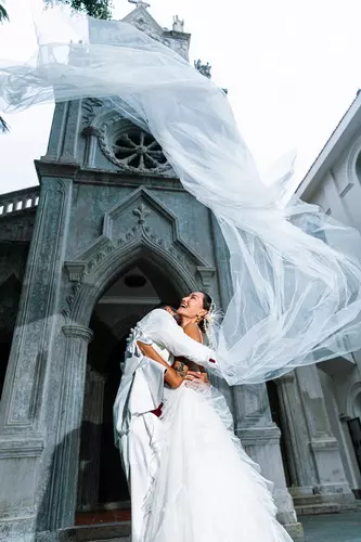 10、結婚下雪新娘是財神:哪幾個時間出生的女人，命里有財，是老公的財神爺，能