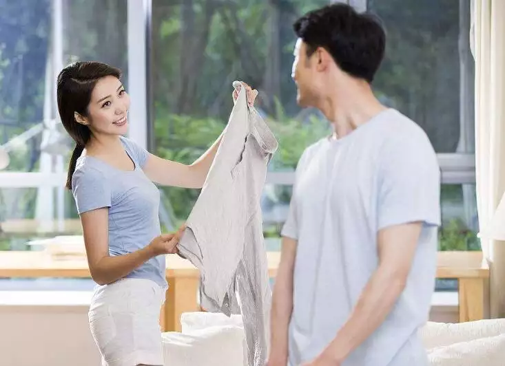 2、一個男子有現任女友了？然則遇到難題缺錢的時刻？他時間會想到誰呢？是怙恃，照樣現任女友，前妻，朋