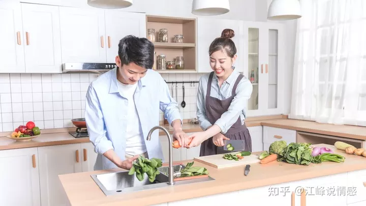 8、老公把小三甩了，回歸家庭了，總是碰面，她看到我們恩愛會怎麼想？會不會恨我們？會不會無地自容？