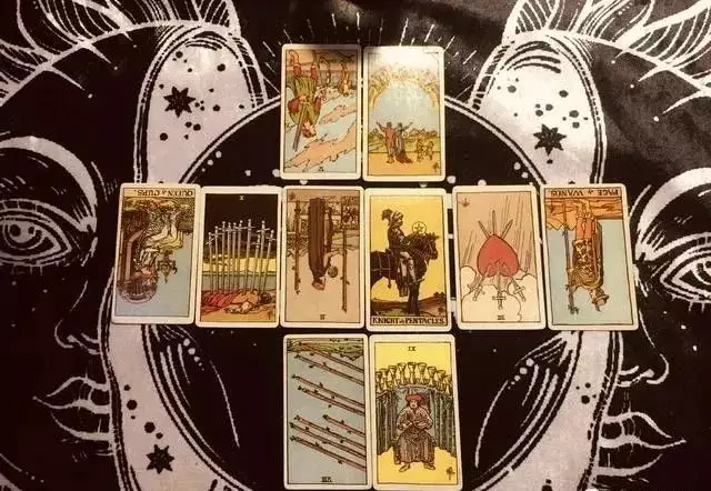 6、塔羅未來發展六星占卜，關於感情，問該不該跟他在一起，求解答！