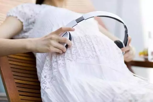 4、第三胎孩子伶俐嗎:女人生了兩個兒子了三胎會不會照樣兒子