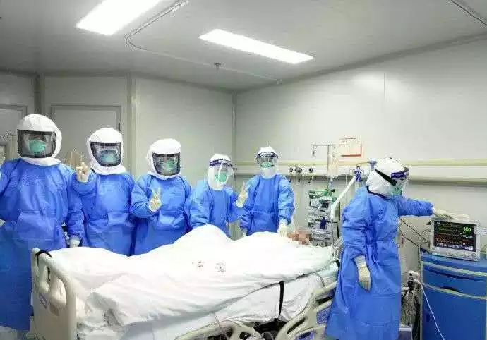 2、我有一個朋友是不能走的病人,請問乘坐高鐵車站有沒有綠色通道嗎?