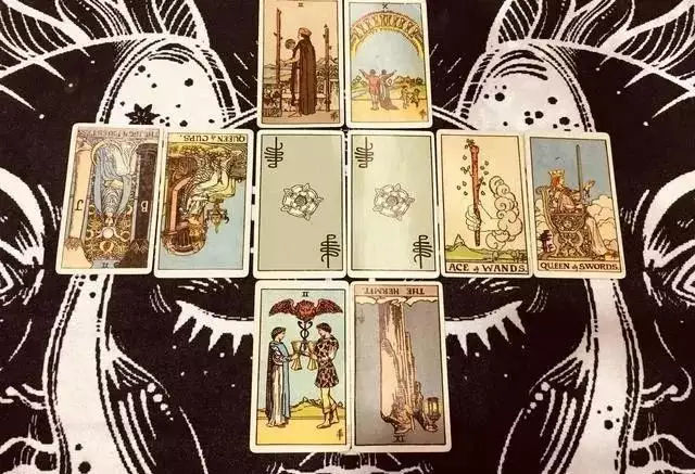 2、塔羅占卜他現在的感情狀態:塔羅占卜：我和他的感情狀況
