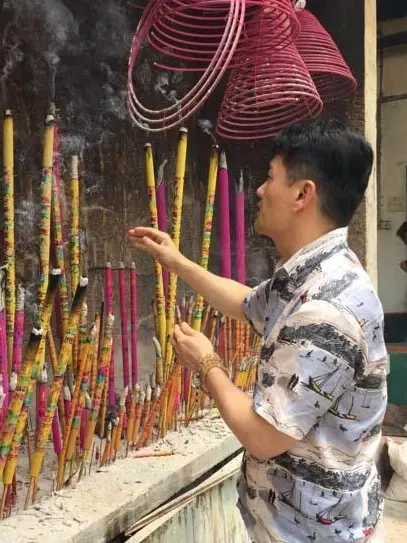 2、燒香可以看出婚姻嗎:燒香能看出婚姻在哪嗎？