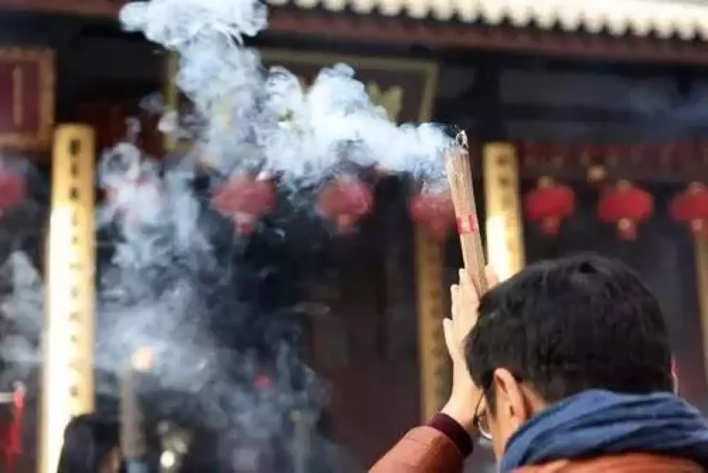 6、年輕人不要隨便算命:是不是年輕人不要算命啊？比如20歲的人？