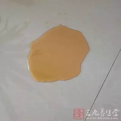 懷孕初期癥狀是什麼顏色：早孕初期，晨尿顏色是不是會加深，比較黃