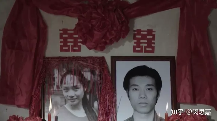 2、求女主想逃離男主，男主很愛女主，一心想把女主抓會身邊，囚禁起來。之類的文。要書名，要簡介。