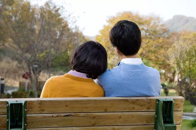 1、帶緣分的人快出頭的表現:兩個人有緣分的表現。