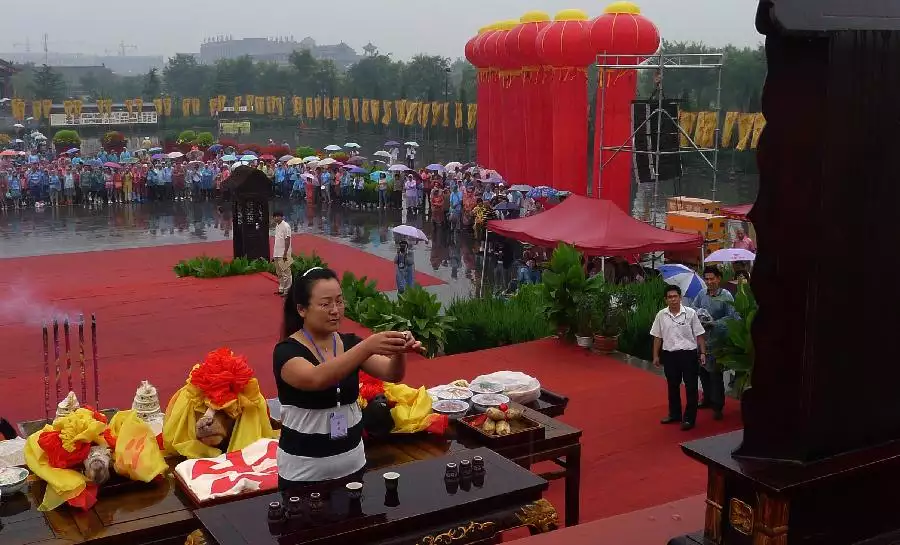 2、七月十四適合辦酒嗎:農曆七月份辦酒合適嗎