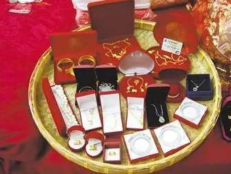 1、年女的婚配表:婚配屬相表女數羊年,8月份