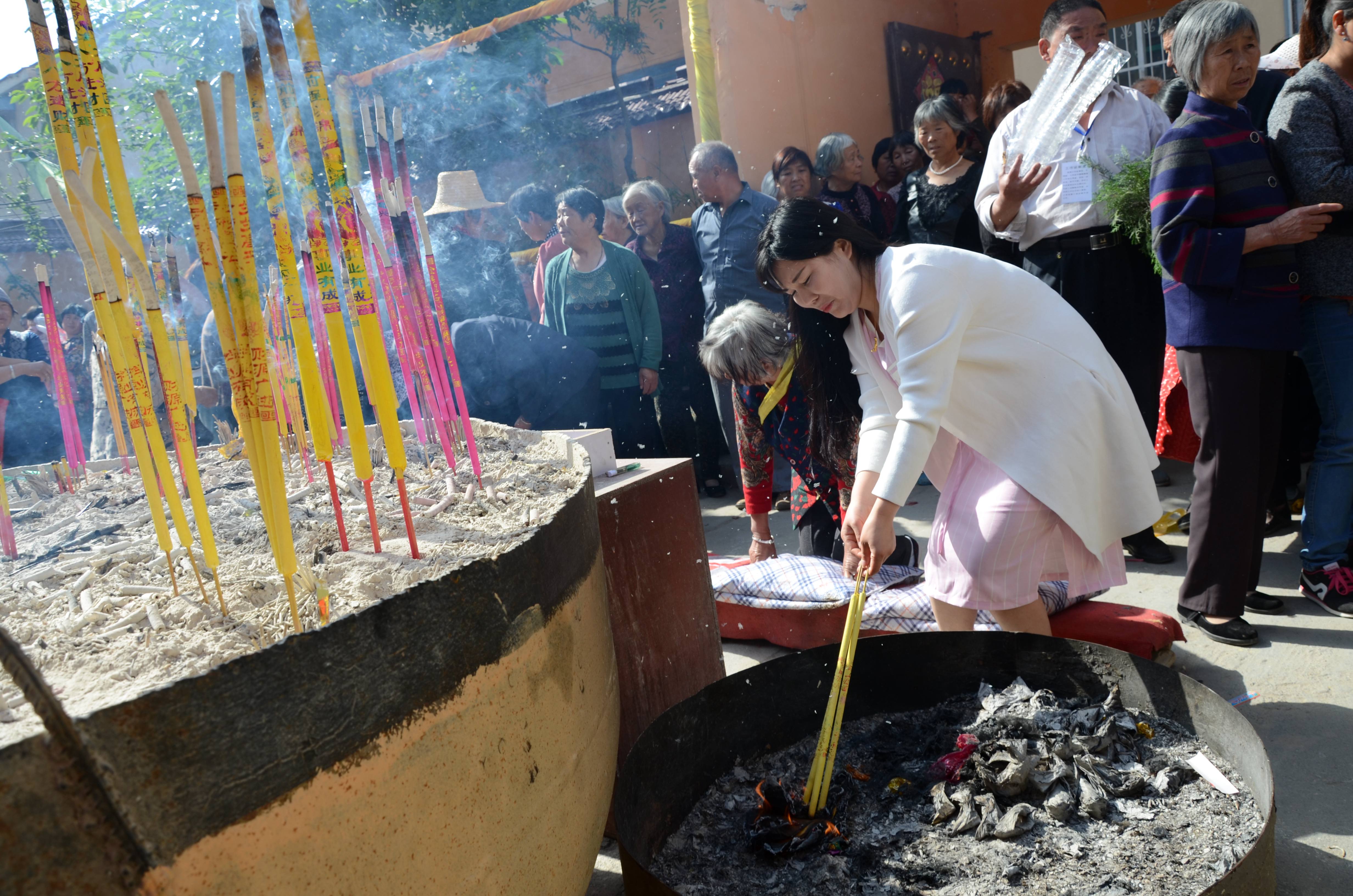 4、燒香可以看出婚姻嗎:不知道八字，燒香可以知道自己的婚姻和命里有幾個孩子嗎