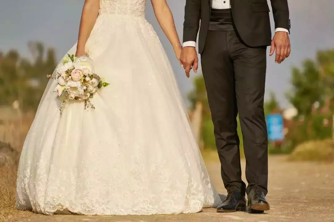 2、十月份哪天適合結婚:10月份哪天日子好適合結婚