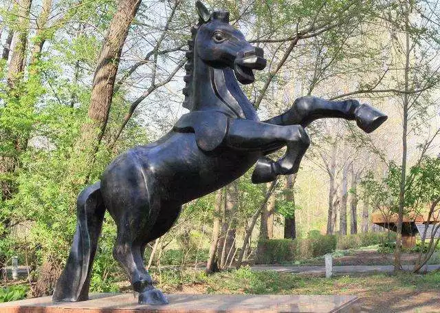 3、三月馬和七月蛇的婚配:三月蛇和七月馬娶親好嗎