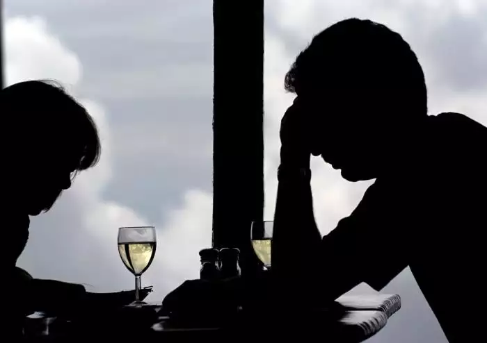 1、婚外情的分手方法:婚外情男的分手后怎麼一點不傷心