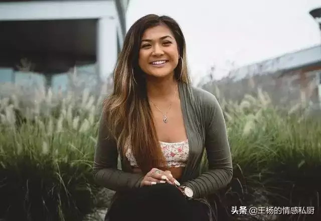 5、男的老婆已經發現外面有情人了,但只要他與情人見面男的還仍然主動與情人發生床上事這意味着男的是啥意思？