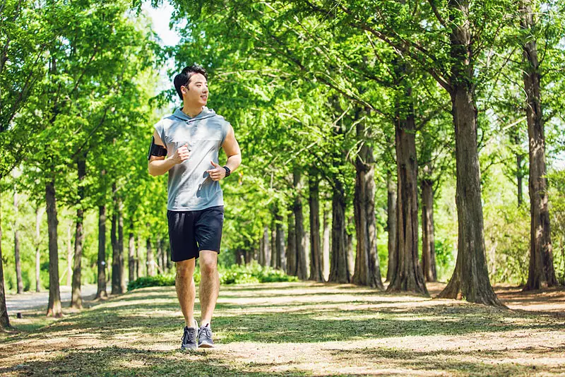 3、經常跑步的男人好猛:每天早晚各慢跑一次，每次大概半小時，對身體好嗎？