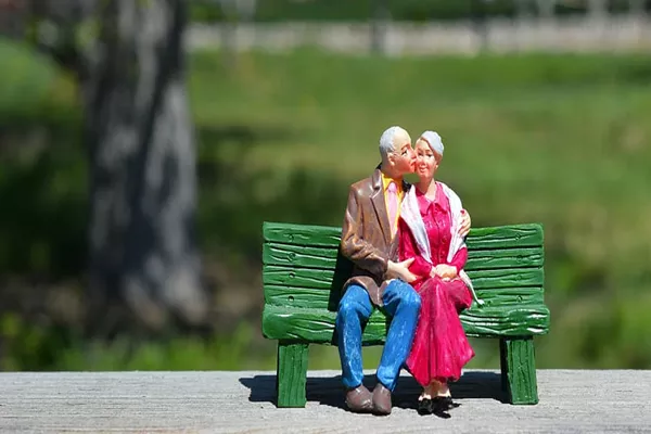 1、如果說一個人一生有幾段婚姻是命中註定的,那麼現在離婚的人那麼多又怎麼解釋