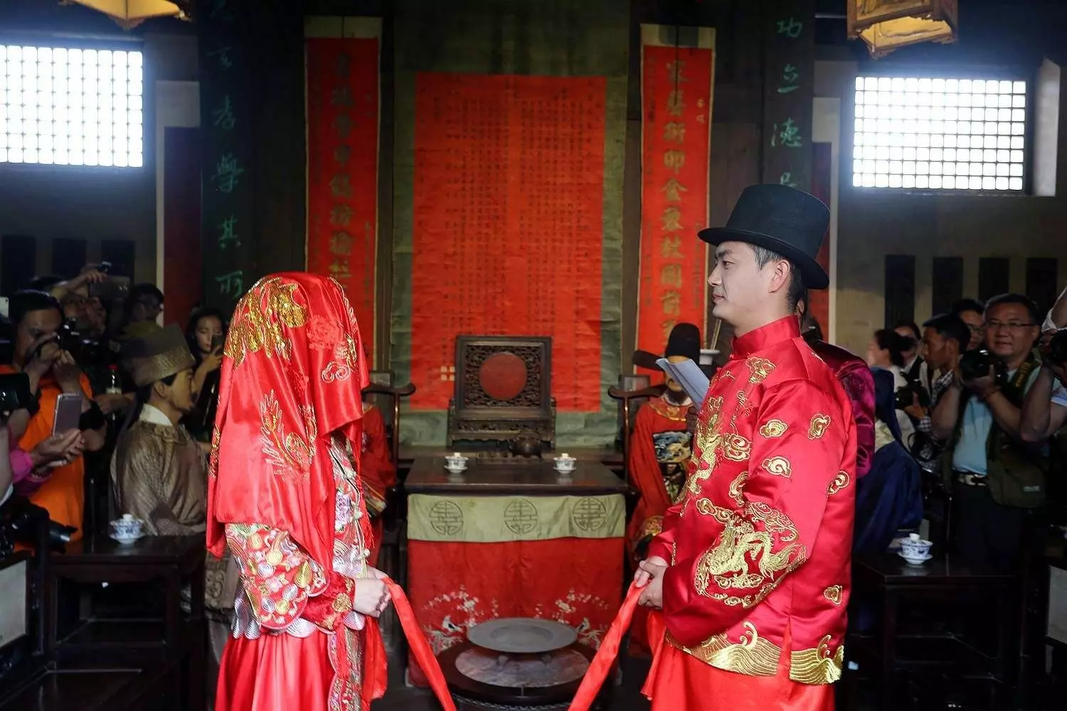 2、婚禮紀上的黃道吉日靠譜嗎:婚禮紀怎麼樣