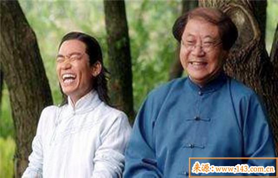 日坐比劫的男命
