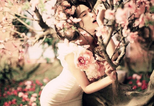 有烂桃花的女命八字 有烂桃花的女命八字