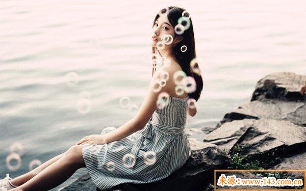日坐比肩的女命