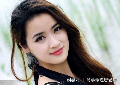 八字女命有外遇