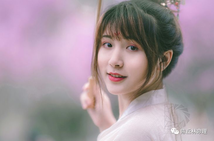 富贵女八字