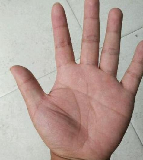 算命先生通过手相看出了我有外遇