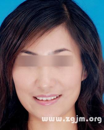 单眼皮的女生桃花运势好吗