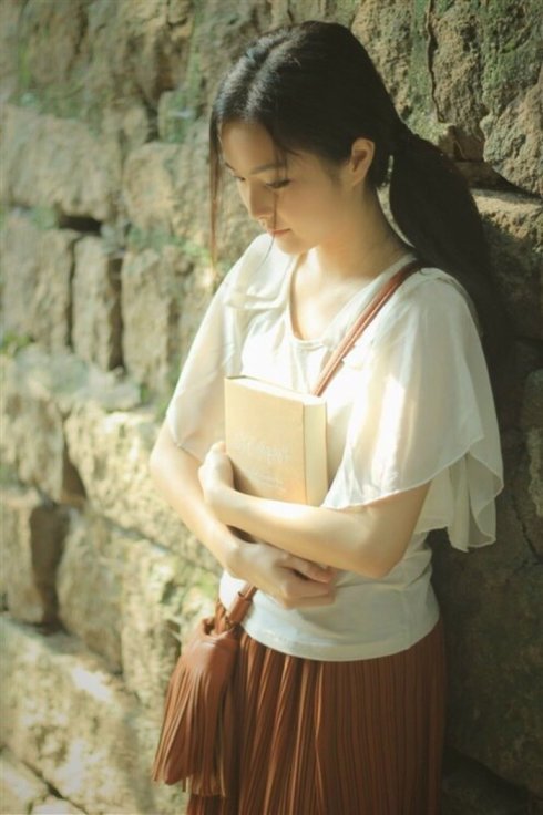 给一个外遇的女人断的八字