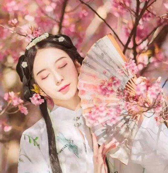 八字算命怎样算桃花运