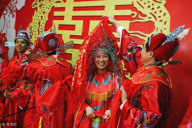 八字桃花盛开外遇不断