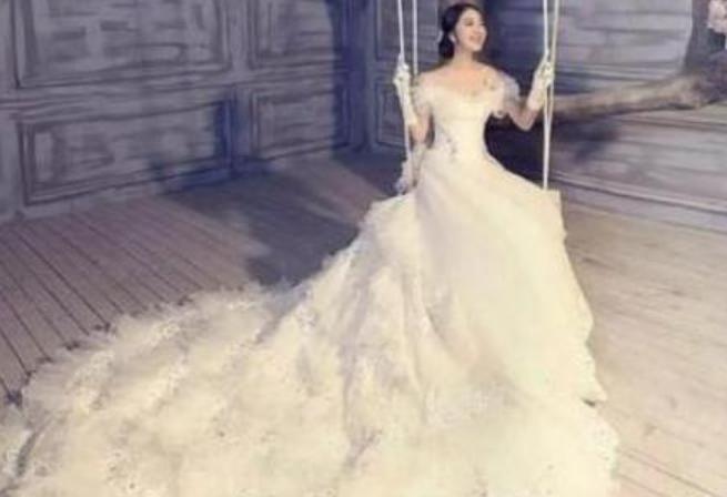 关于桃花运势婚纱是哪几的信息
