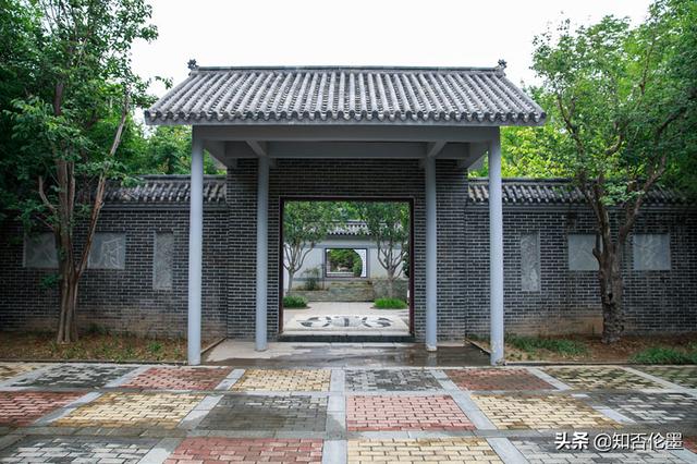 农村八字大门口图片 农村八字大门口图片