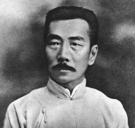 为什么留八字胡