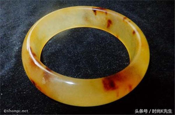 戴玉镯要看八字吗