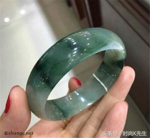 戴玉镯要看八字吗