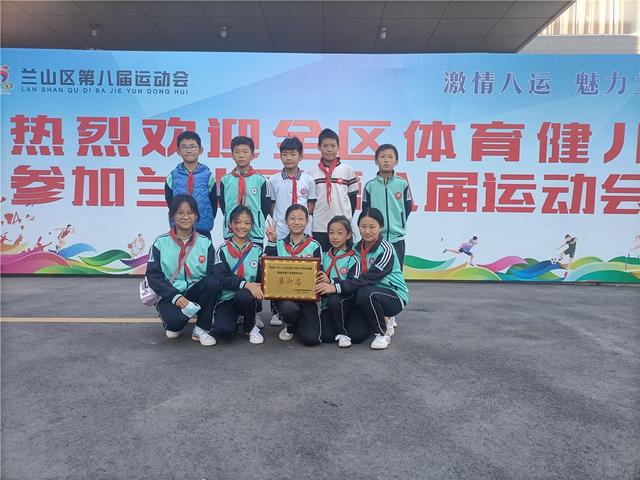 4人八字跳绳技巧图解 4人八字跳绳技巧图解