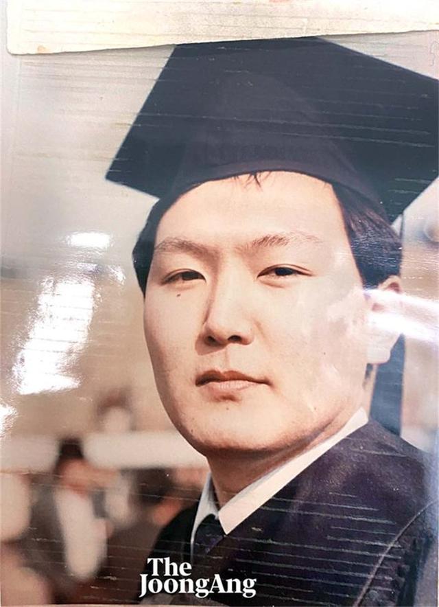口子里面有个八字怎么读 口子里面有个八字怎么读