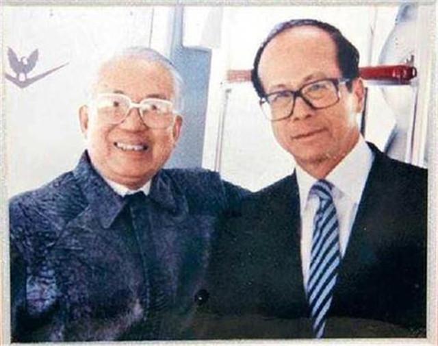 李嘉诚生辰八字分析 李嘉诚生辰八字分析