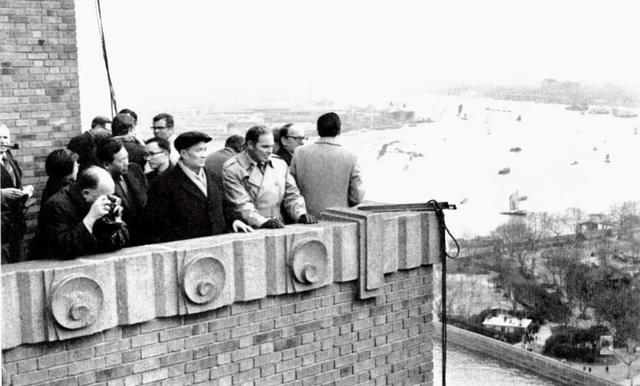 感恩答谢八字标语