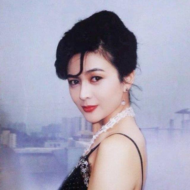 关之琳八字分析美貌