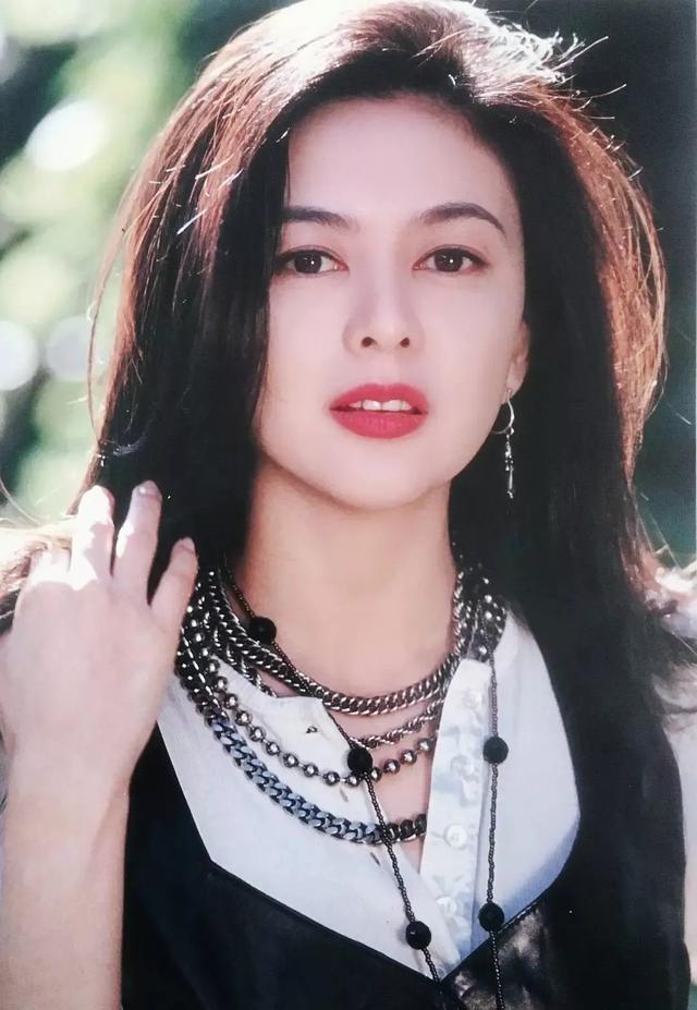 关之琳八字分析美貌